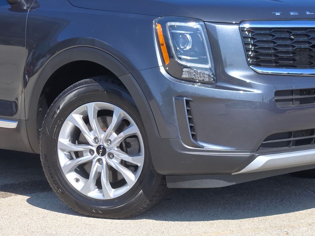 2022 Kia Telluride LX photo 2