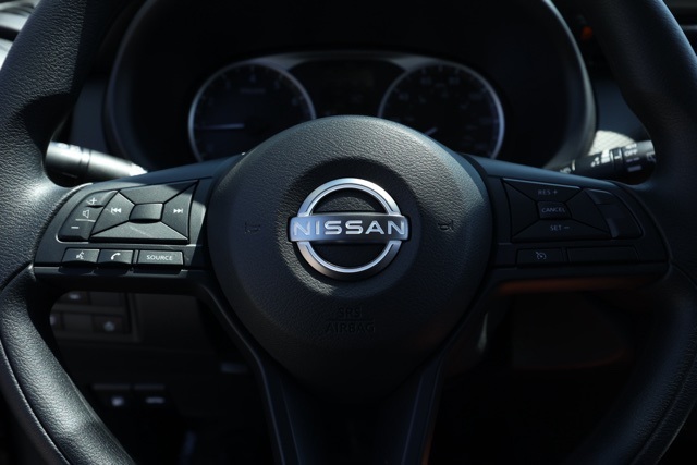 2025 Nissan Kicks Play S photo 23