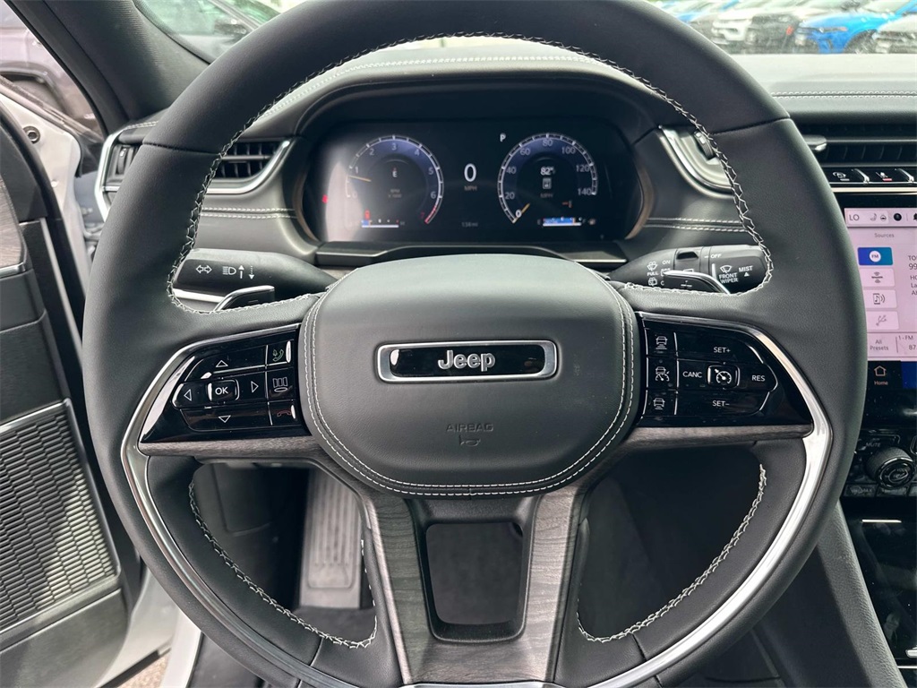 2025 Jeep Grand Cherokee Overland photo 6