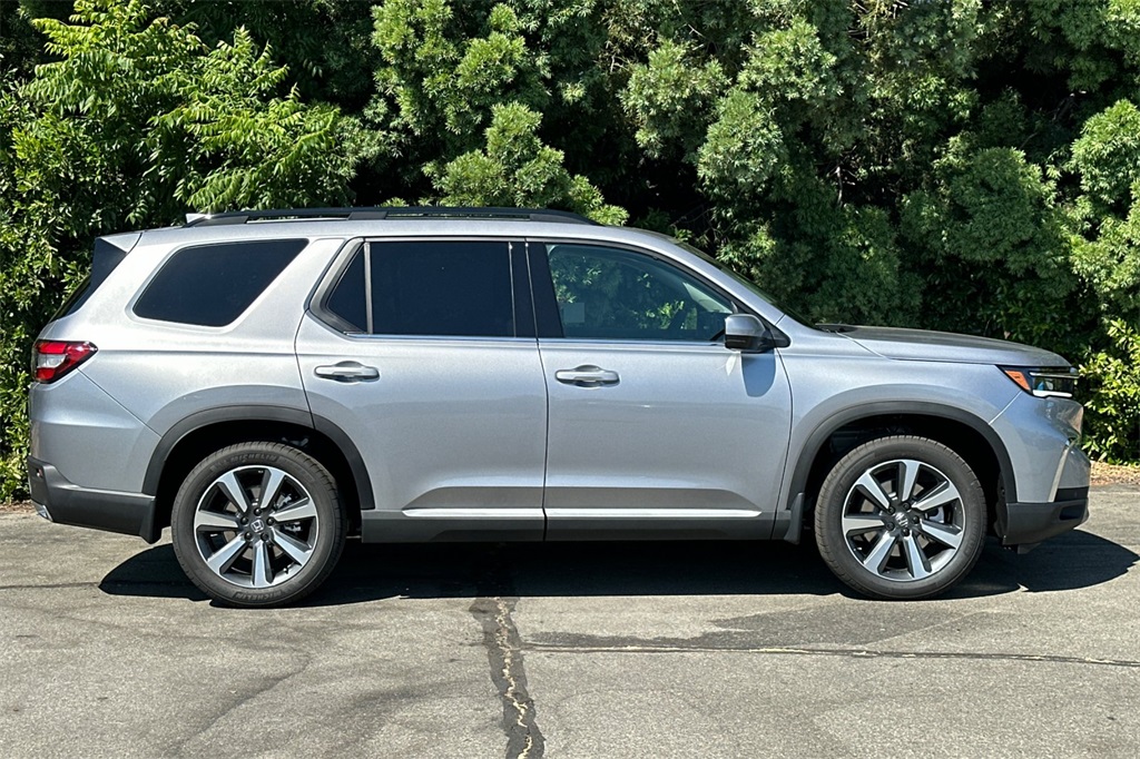 2025 Honda Pilot Touring photo 3