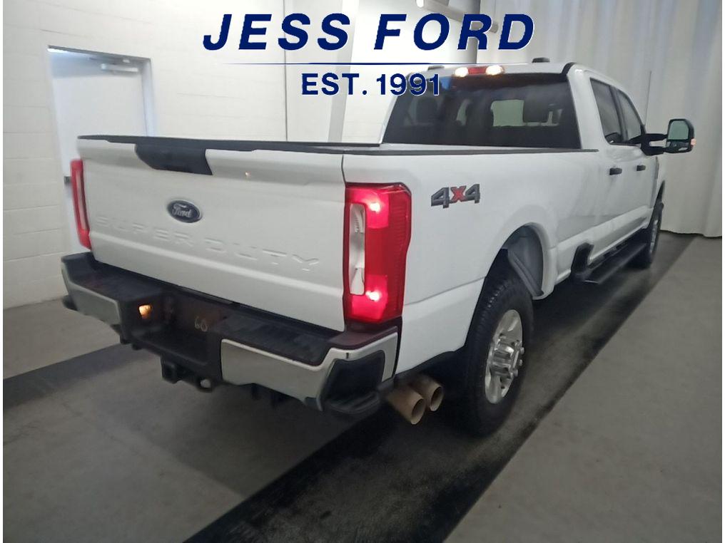 2024 Ford F-350 XLT photo 2
