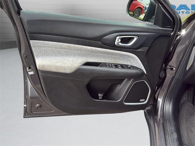 2022 Jeep Compass Latitude Lux photo 11