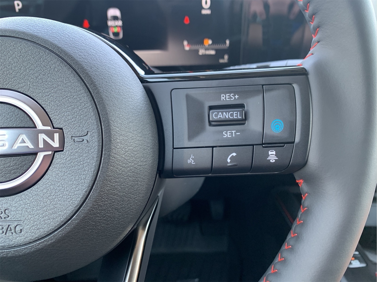 2025 Nissan Kicks SR photo 17