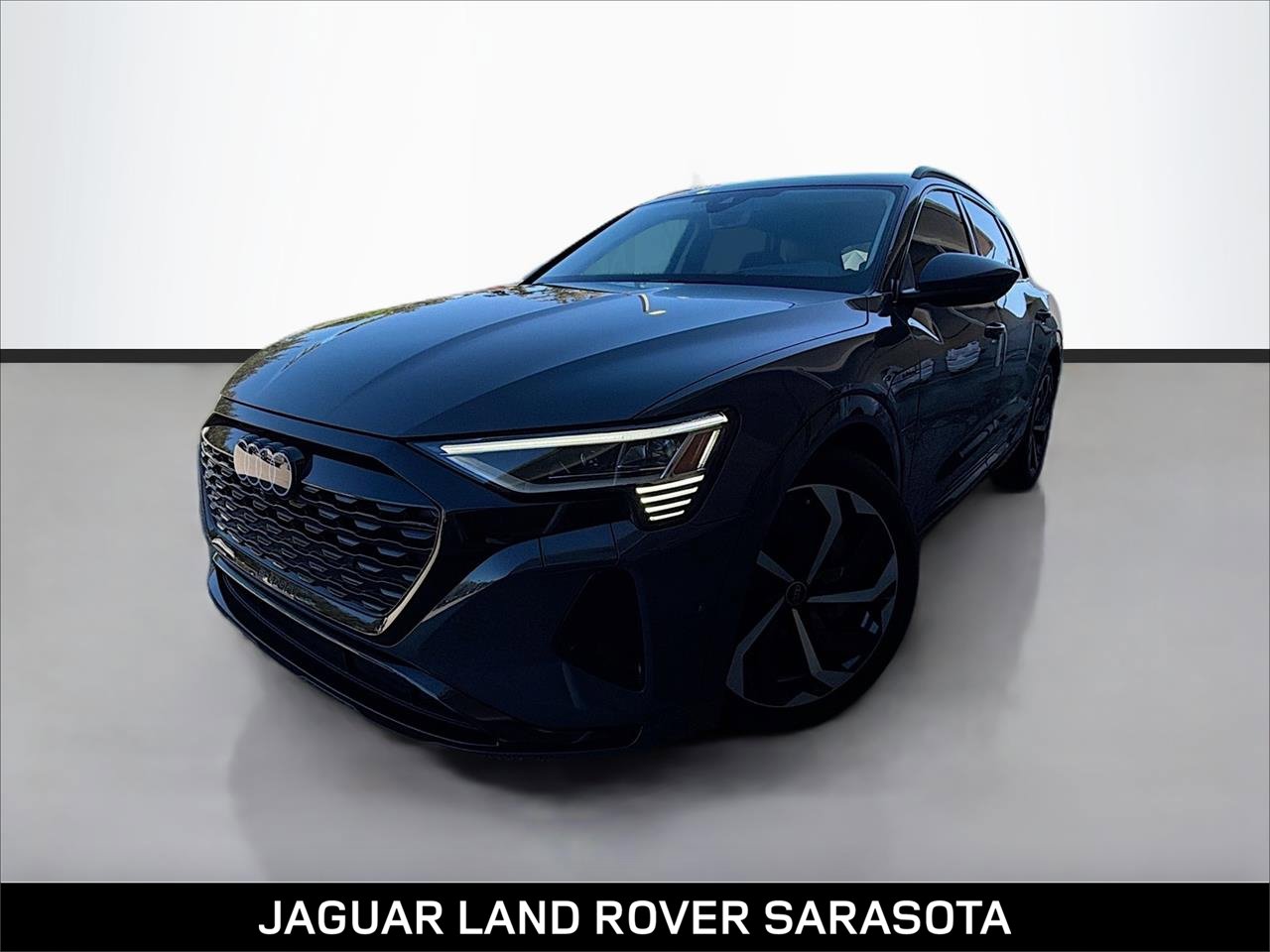 2024 Audi Q8 e-tron Prestige's photo