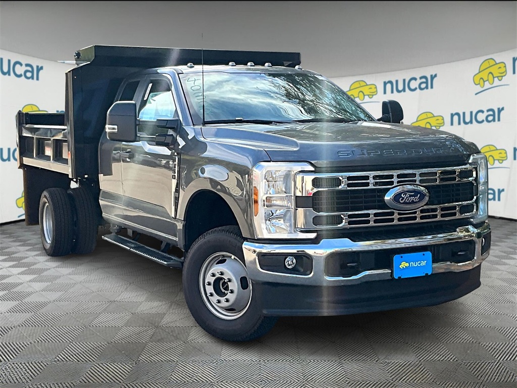 2026 Ford F-350 Super Duty Chassis Cab XL's photo
