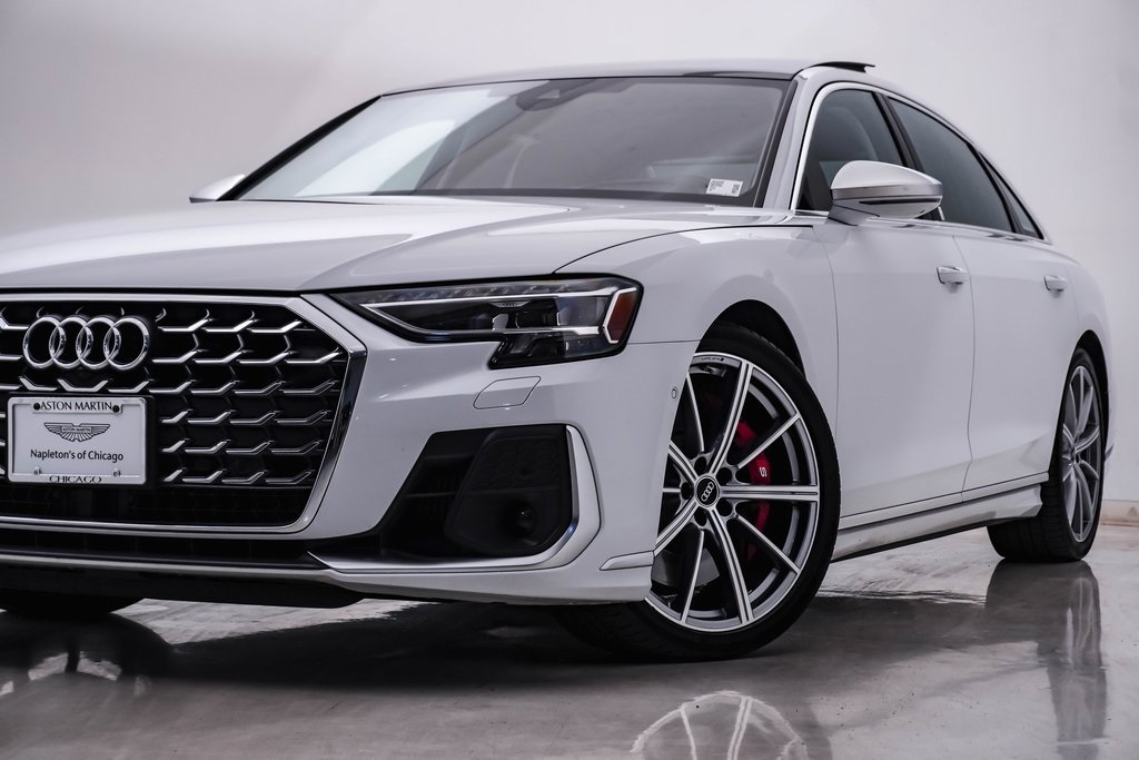 2022 Audi S8 4.0T Quattro photo 2