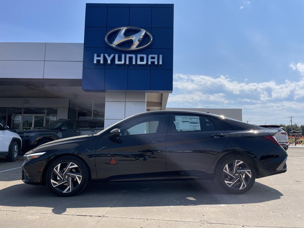 2025 Hyundai Elantra SEL's photo