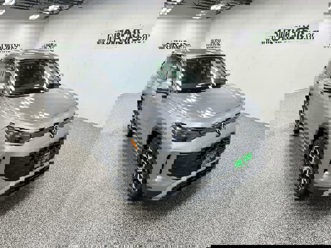 2025 Volkswagen Tiguan SE's photo