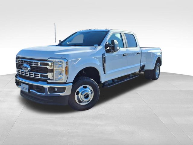 2026 Ford F-350 XLT photo 2
