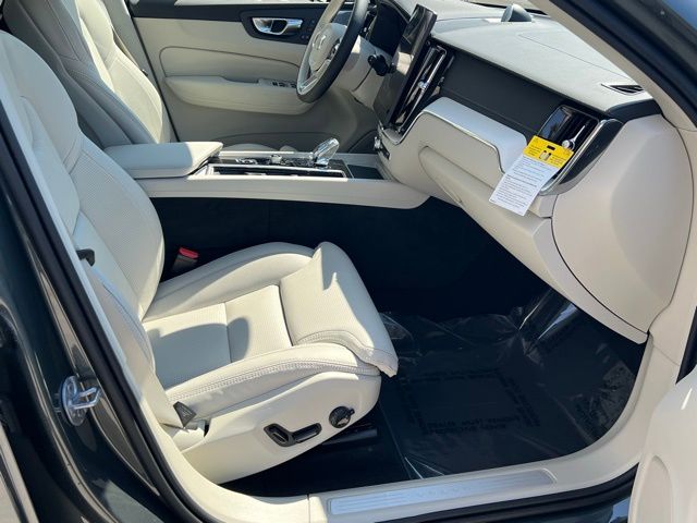 2026 Volvo XC60 Hybrid T8 photo 30