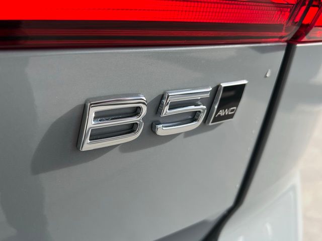 2025 Volvo XC60 B5 Core photo 26