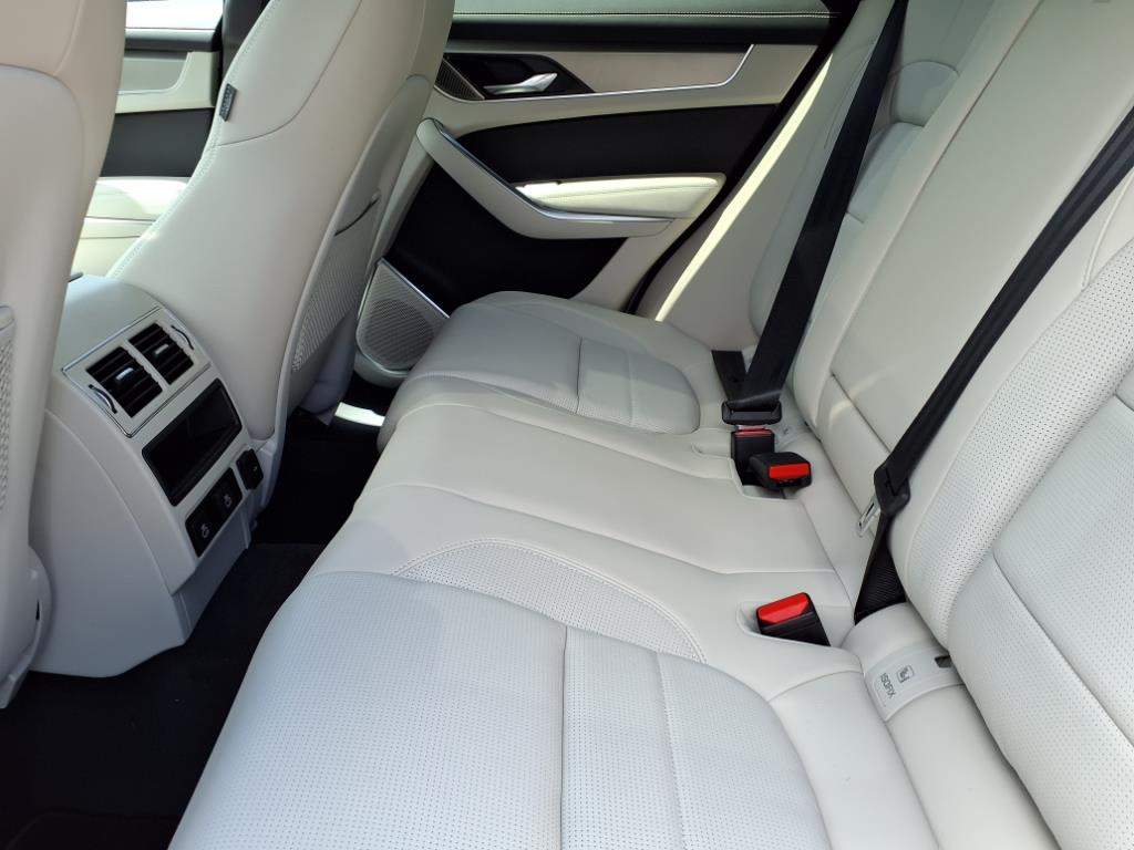 2026 Jaguar F-PACE P250 R-Dynamic S photo 4