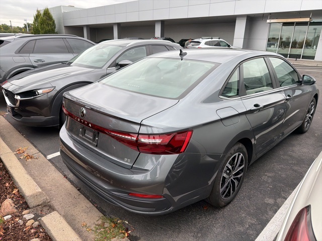 2025 Volkswagen Jetta 1.5T SE photo 2