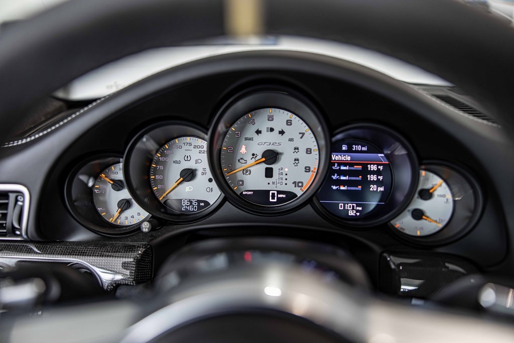 2016 PORSCHE 911 - Image 24