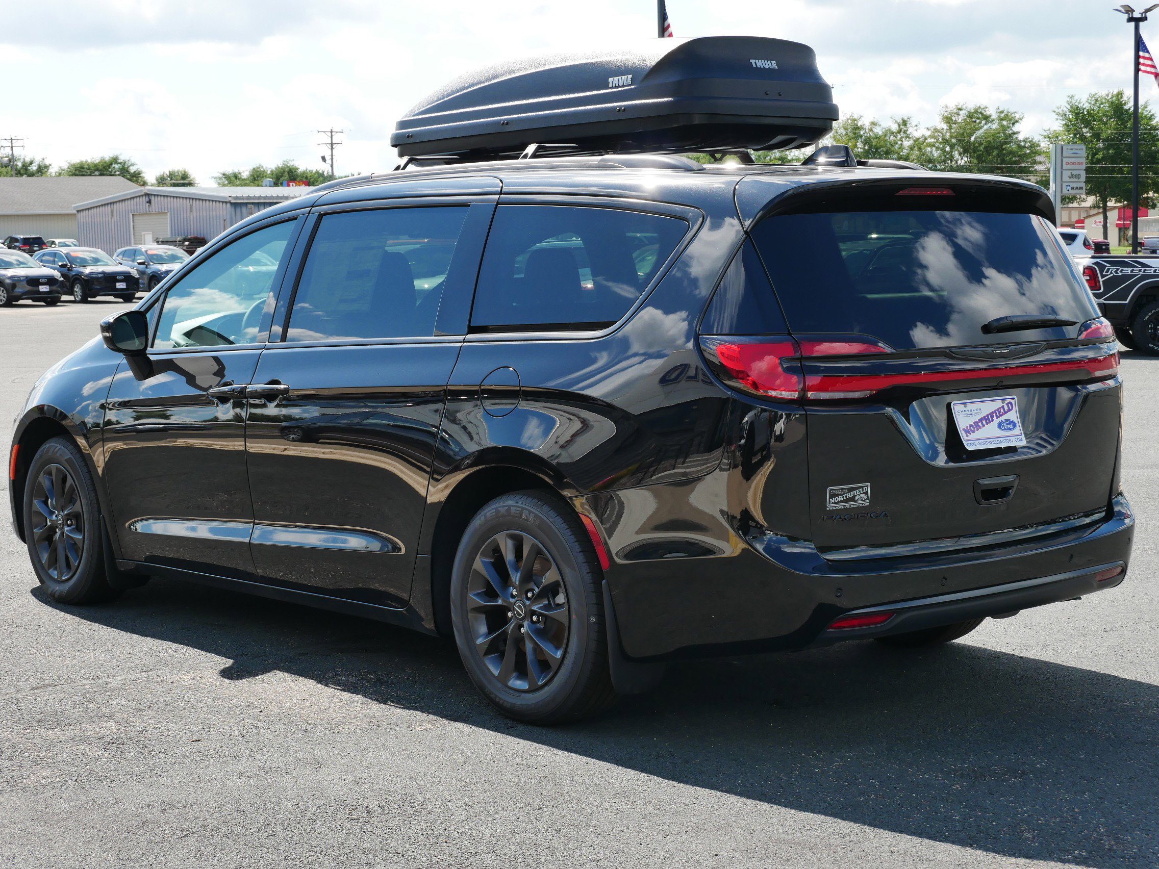 2025 Chrysler Pacifica photo 4