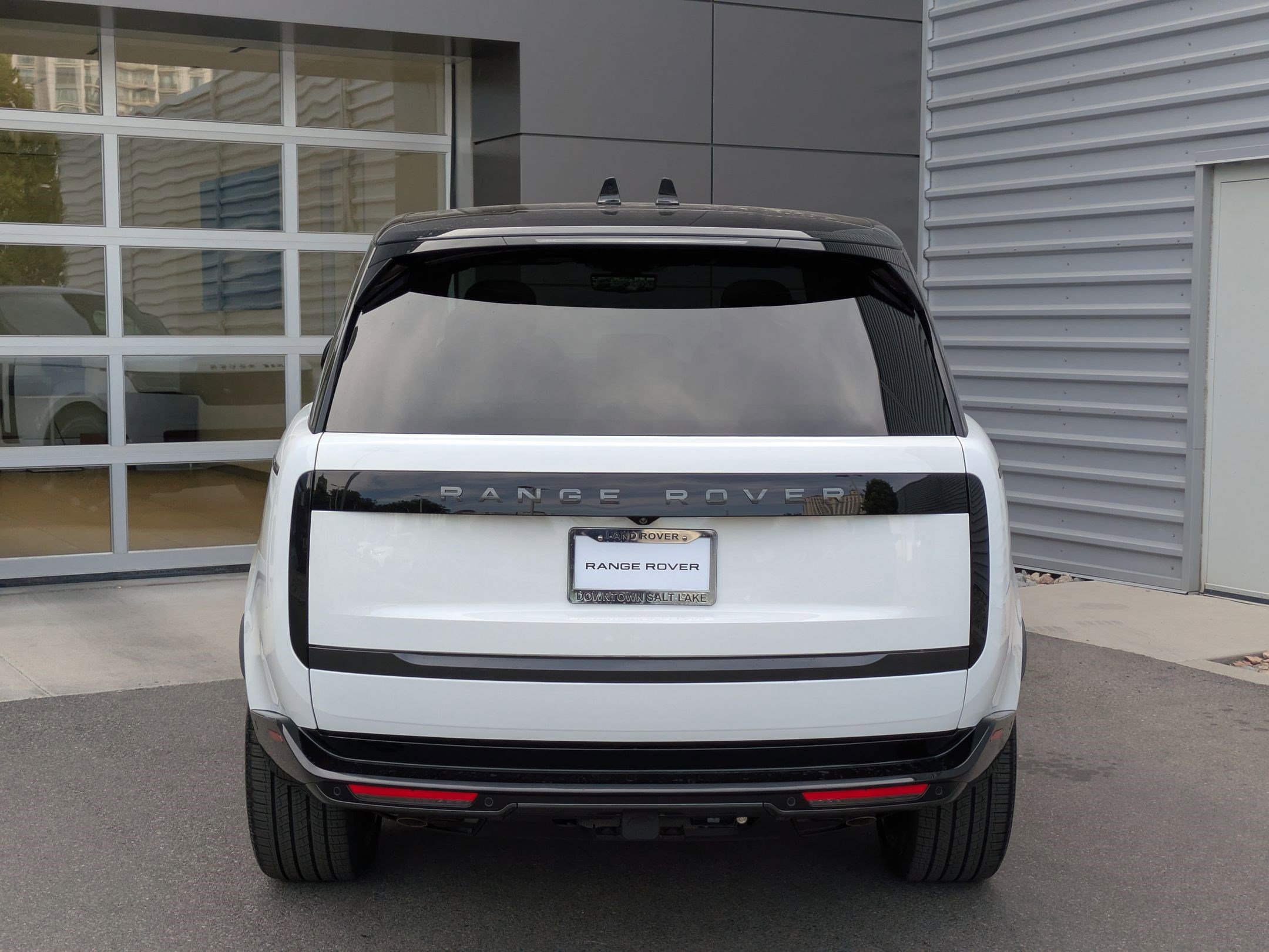 2025 Land Rover Range Rover SE photo 4