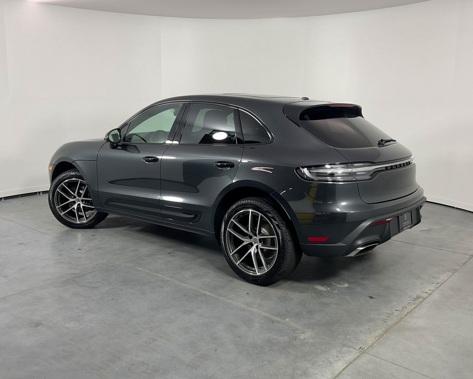 2025 Porsche Macan T photo 3