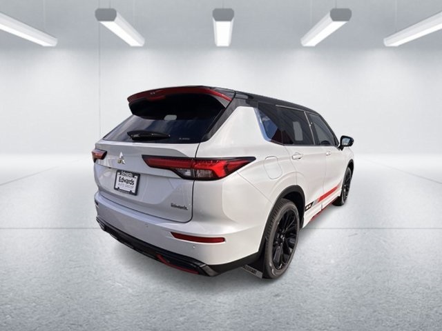 2024 Mitsubishi Outlander photo 3