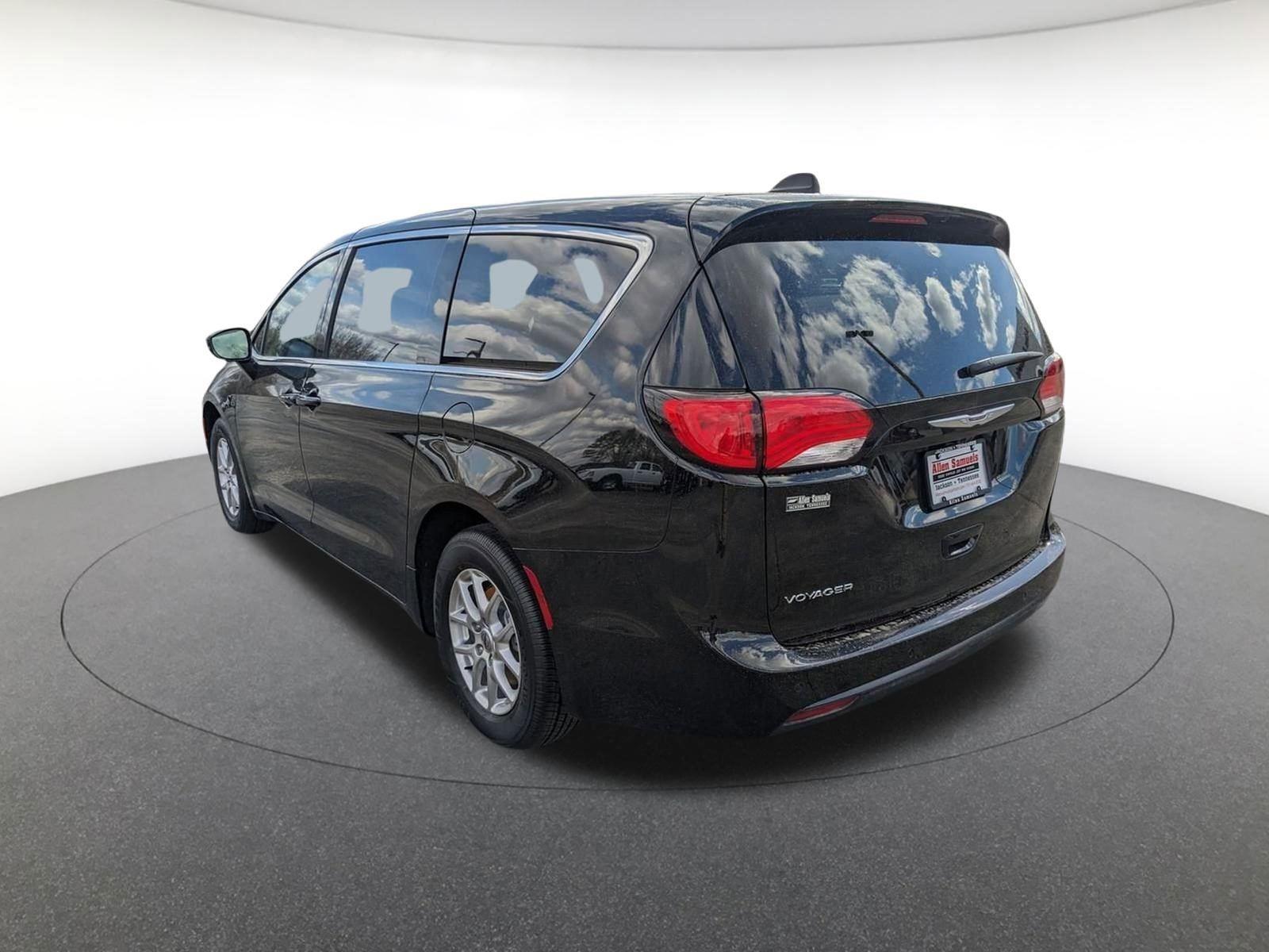 2025 Chrysler Voyager LX photo 5