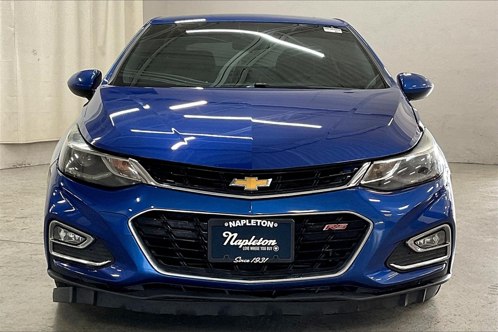2017 Chevrolet Cruze LT photo 2