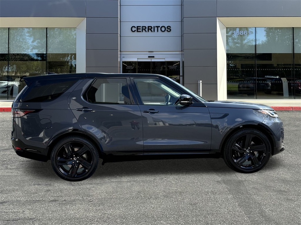 2025 Land Rover Discovery Metropolitan Edition photo 4