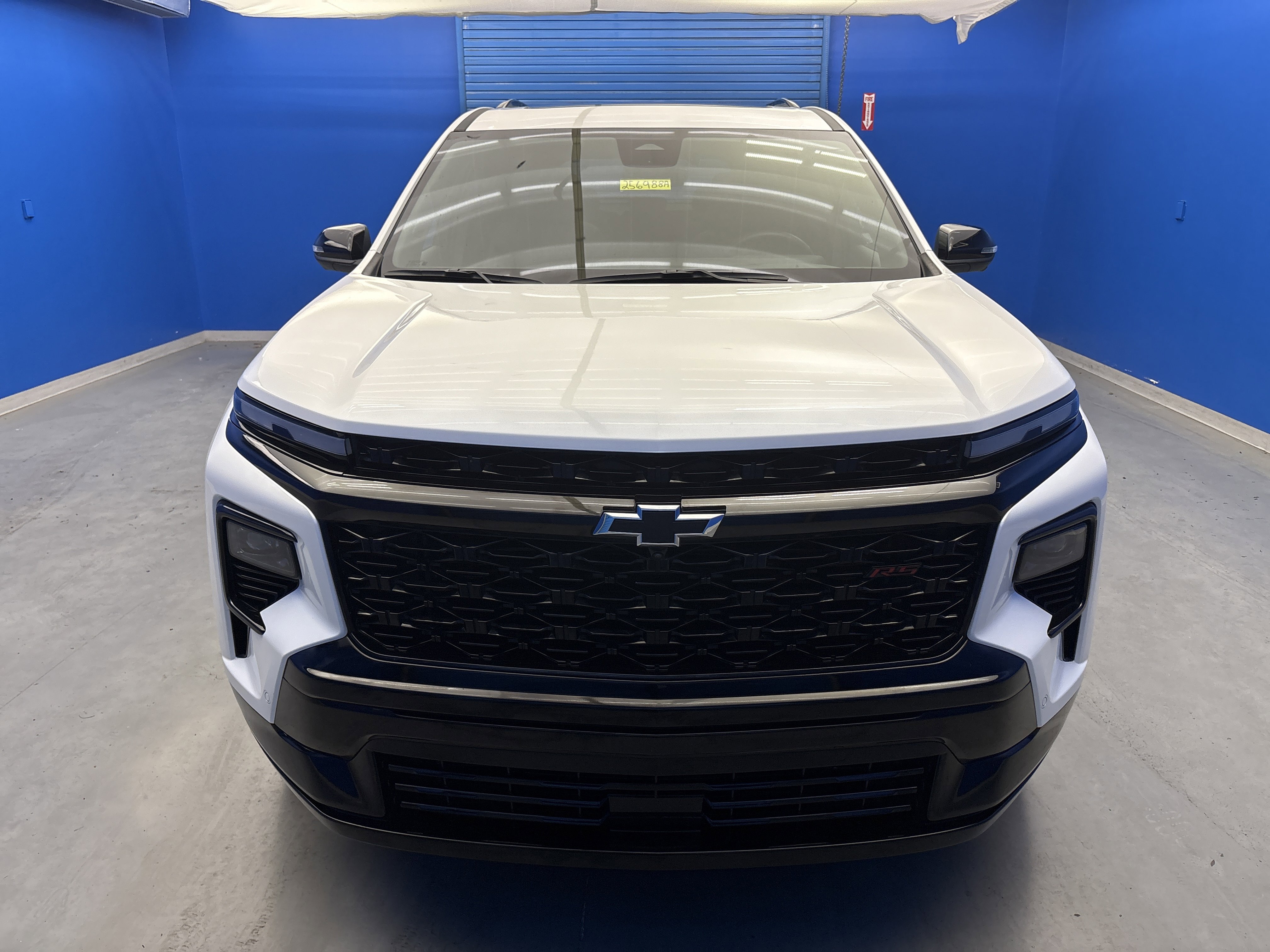 2025 Chevrolet Traverse RS photo 2
