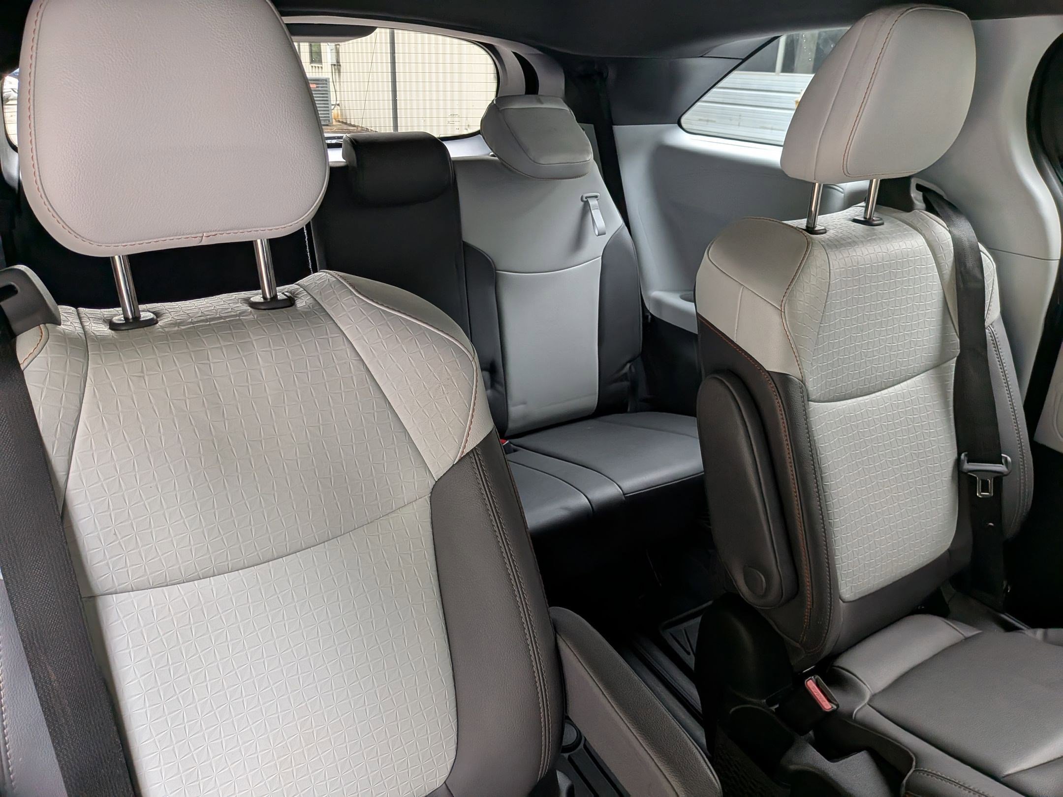 2022 Toyota Sienna XSE photo 33