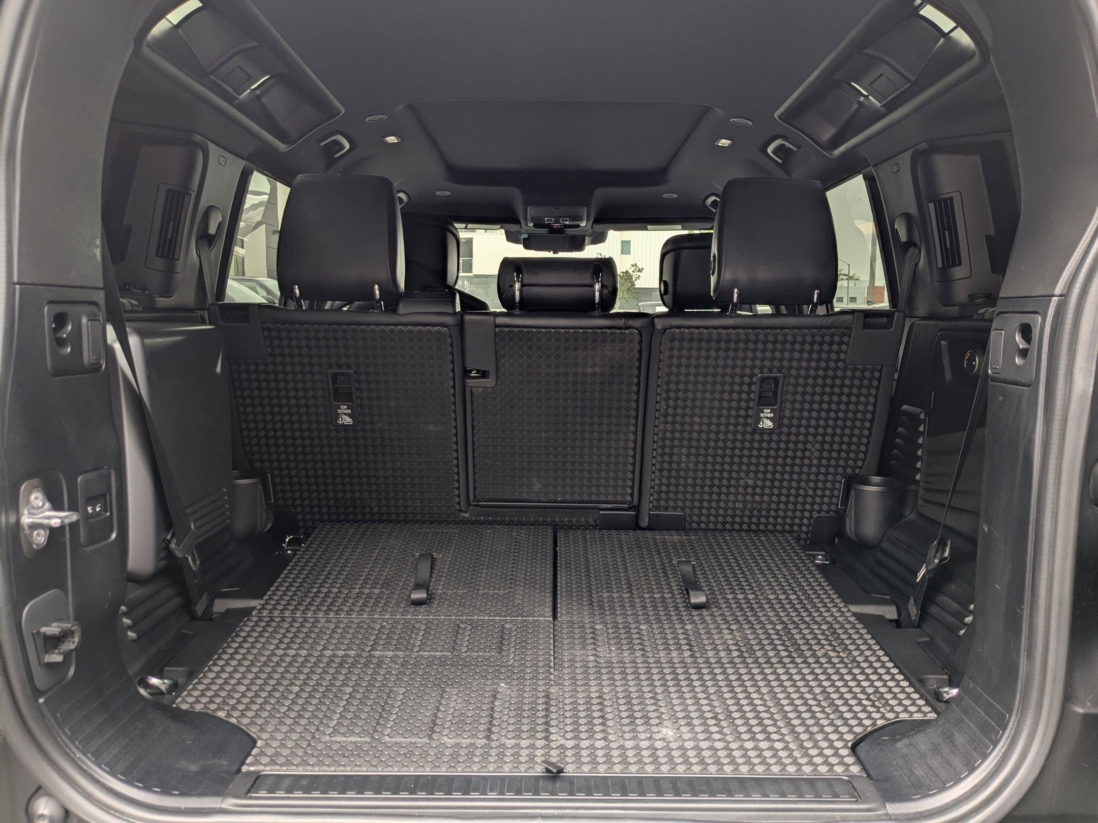 2022 Land Rover Defender X-Dynamic HSE photo 6