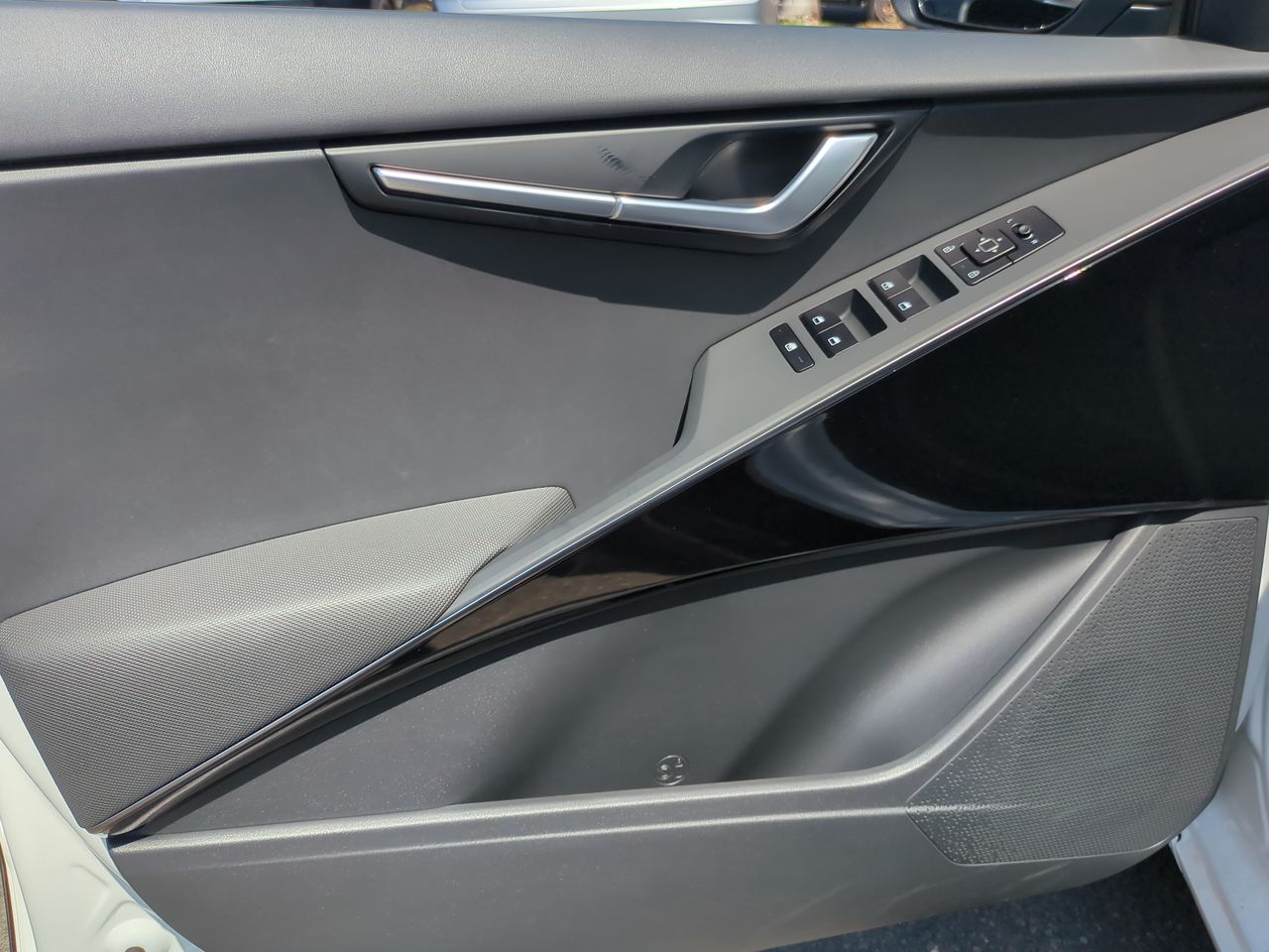2025 Kia Niro Plug-In Hybrid EX photo 18