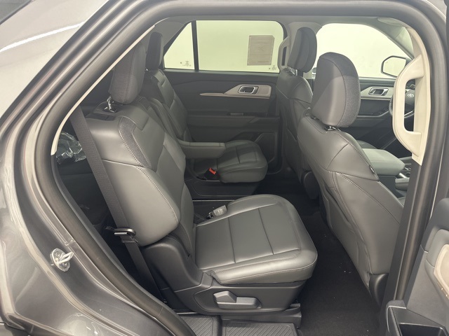 2025 Ford Explorer photo 29