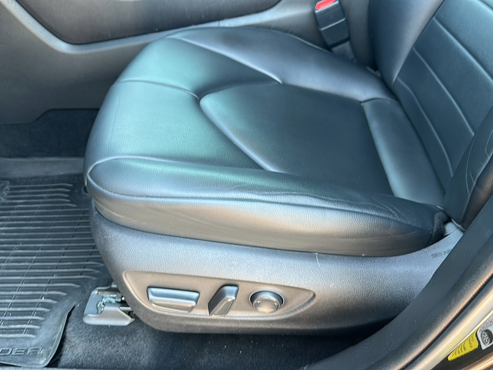 2022 Toyota Highlander XLE photo 3