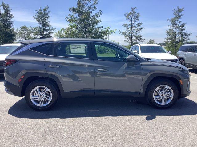 2025 Hyundai Tucson SE photo 4