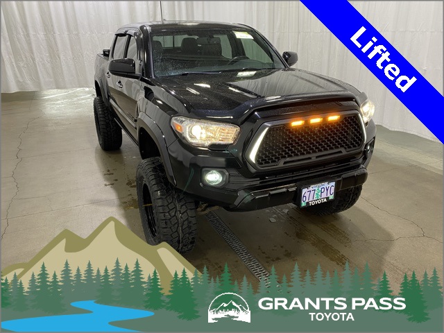 2017 Toyota Tacoma Limited's photo