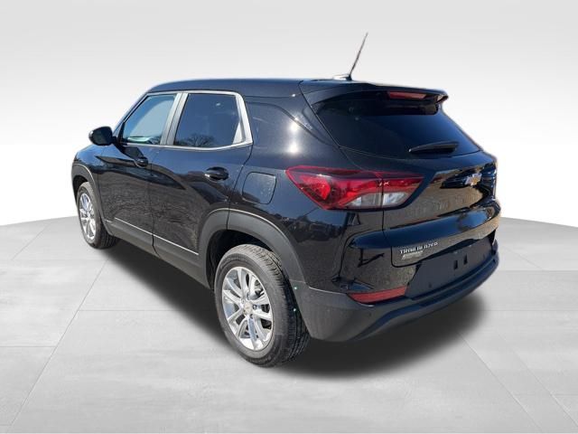 2026 Chevrolet Trailblazer LS photo 2