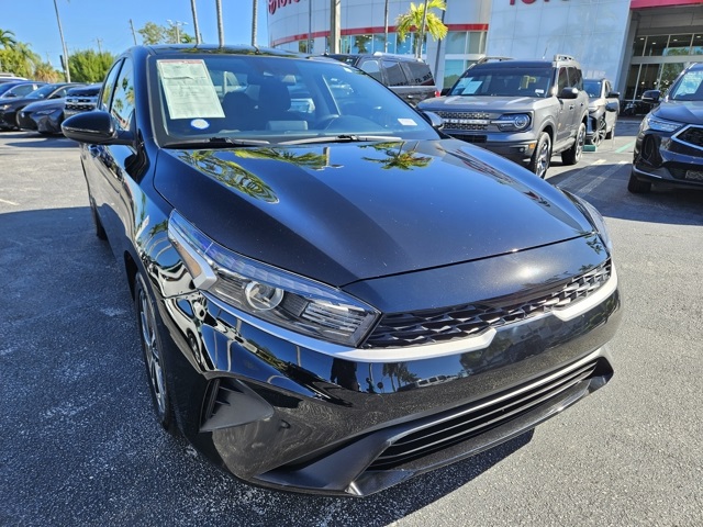 2023 Kia Forte LXS photo 2