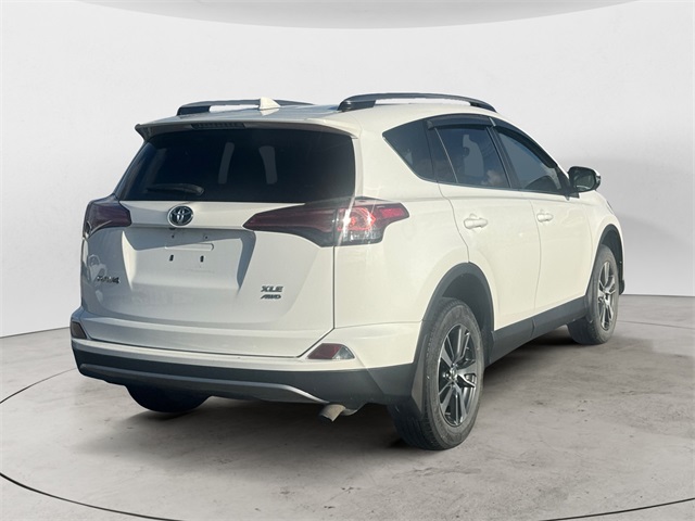 2018 Toyota RAV4 Adventure XLE photo 4