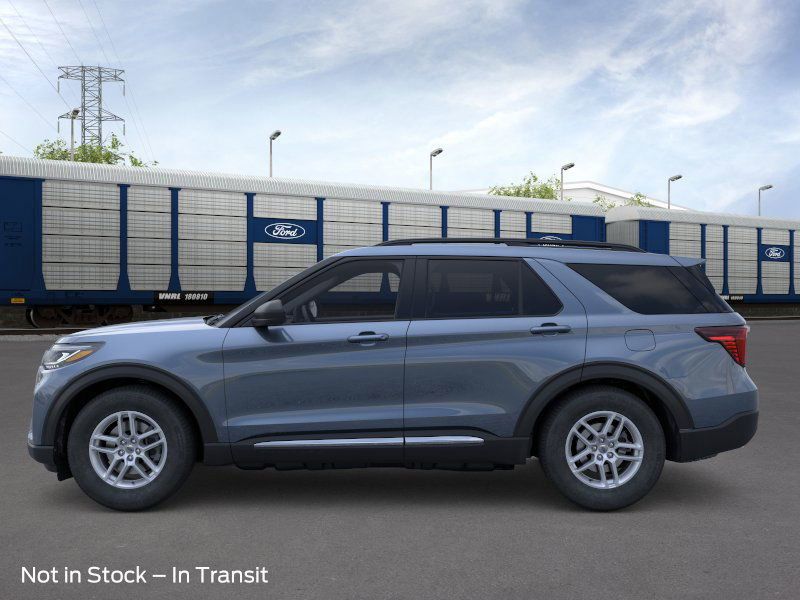 2025 Ford Explorer photo 2