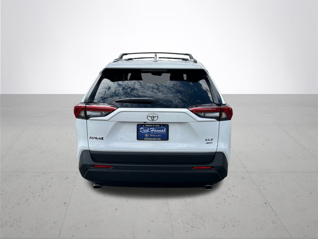 2025 Toyota RAV4 XLE photo 8