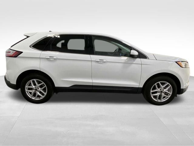 2024 Ford Edge SEL photo 2