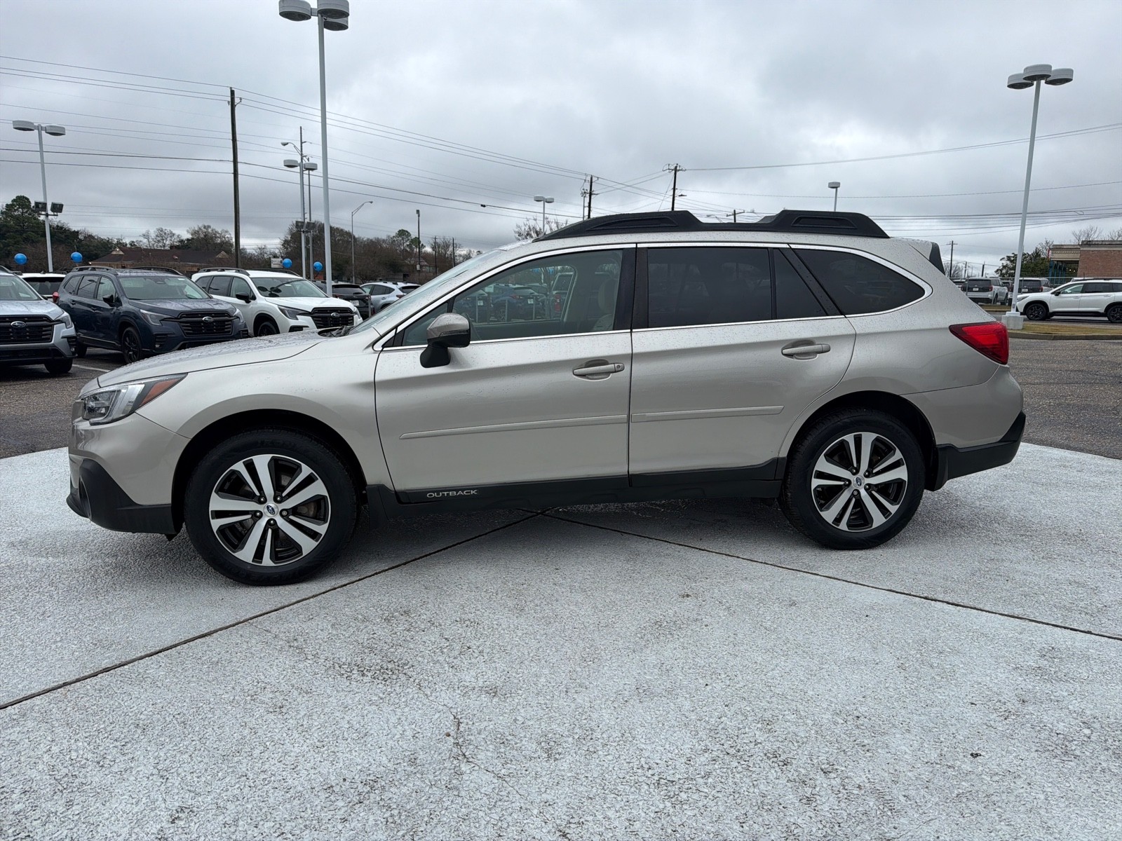 2018 Subaru Outback 2.5i Limited photo 3