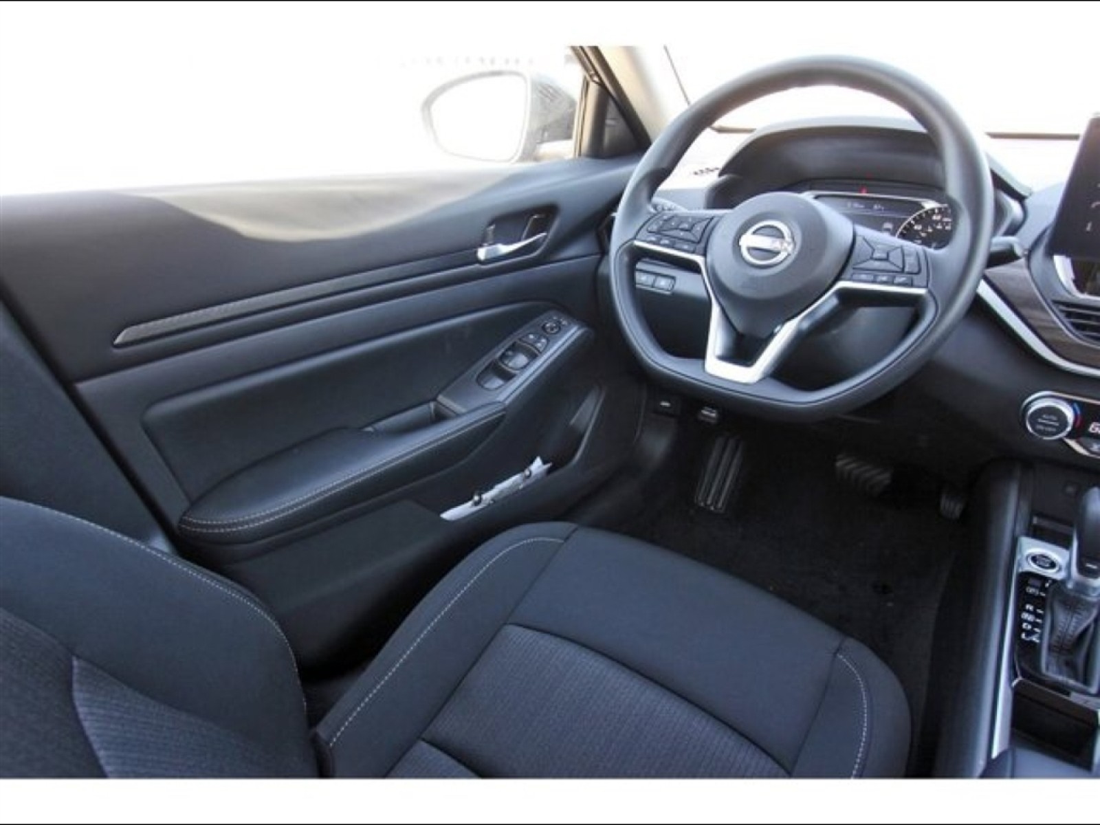 2025 Nissan Altima SV Black at Robbins Nissan