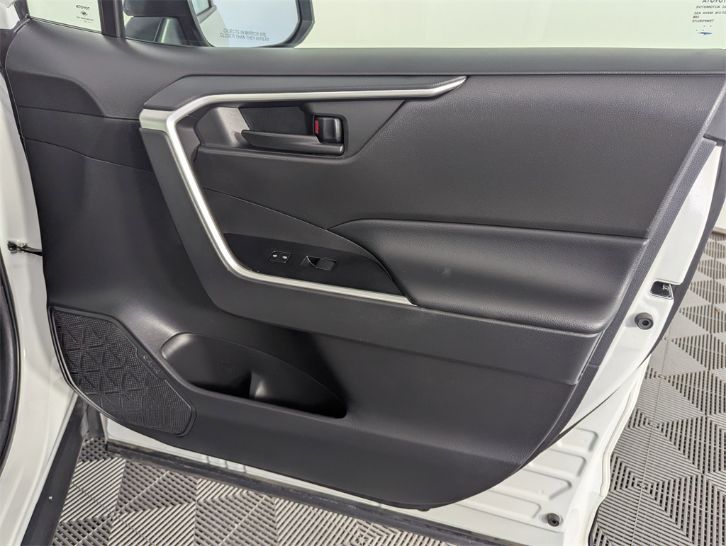 2023 Toyota RAV4 LE photo 30