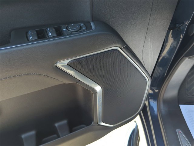 2022 Chevrolet Silverado 1500 LT photo 3
