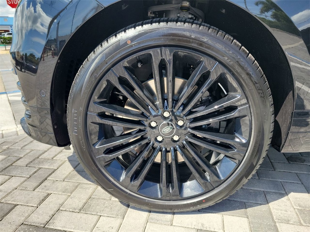 2026 Land Rover Range Rover Velar SE photo 12