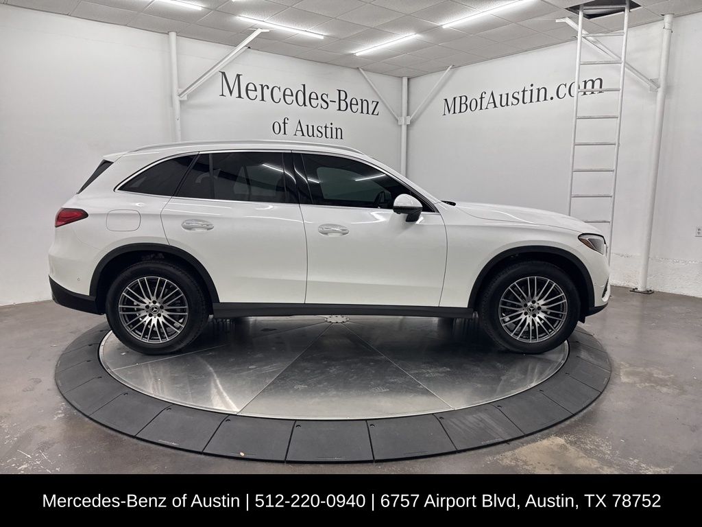 2025 Mercedes Benz GLC 300 photo 6