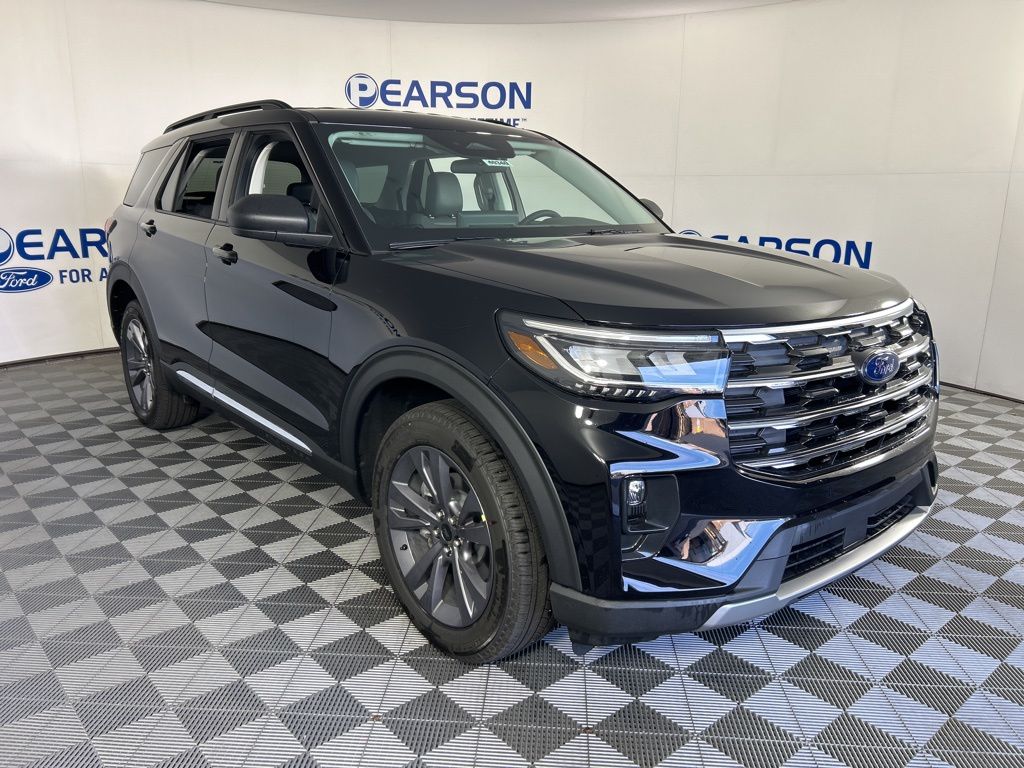 2025 Ford Explorer photo 2