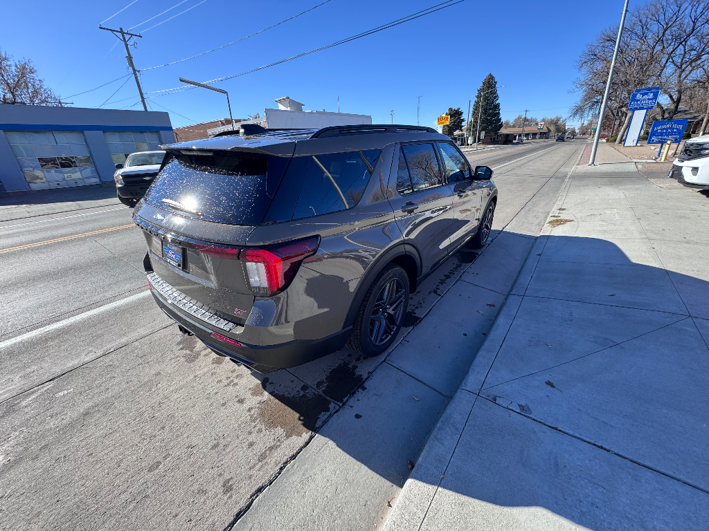 2026 Ford Explorer ST photo 4