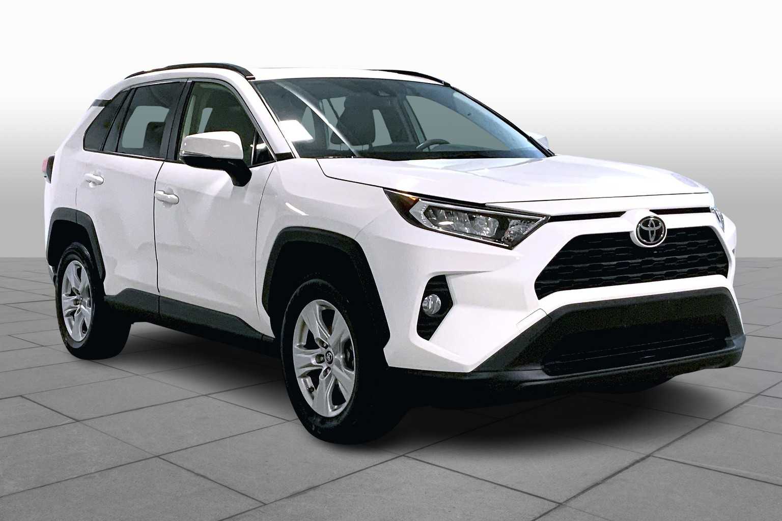Used 2019 Toyota RAV4 XLE with VIN JTMW1RFV7KD011605 for sale in Kansas City