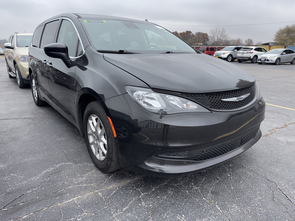 2023 Chrysler Voyager LX photo 2