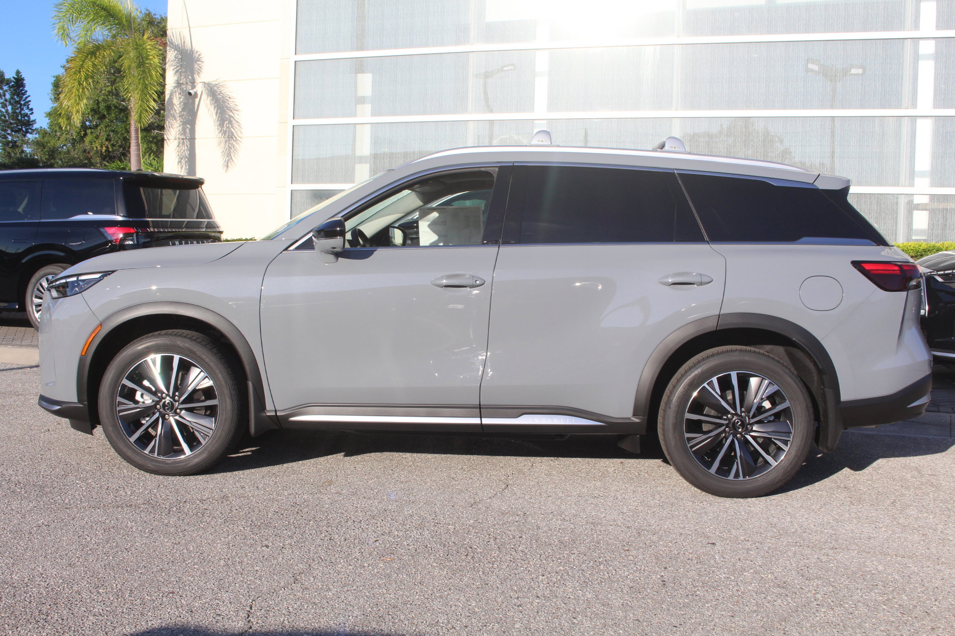 2026 Infiniti QX60 Luxe photo 2